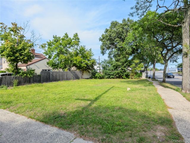 Lot <b>Size:</b>  &nbsp;House style home in Oceanside