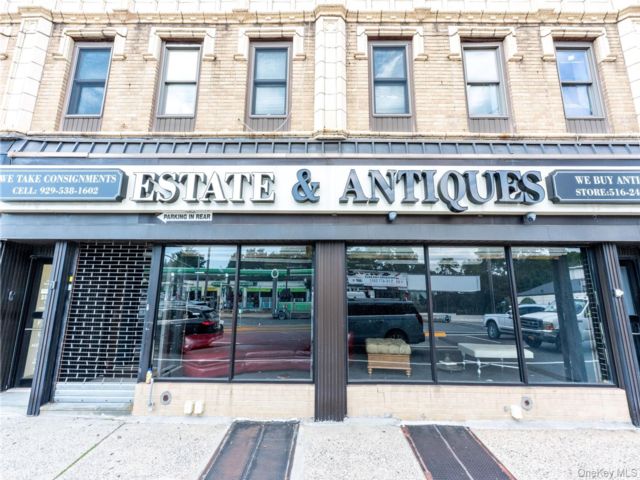 Studio,  0.00 BTH &nbsp;Commercial style home in Great Neck