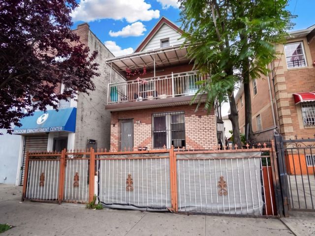  6 BR,  4.00 BTH &nbsp;Colonial style home in Jamaica