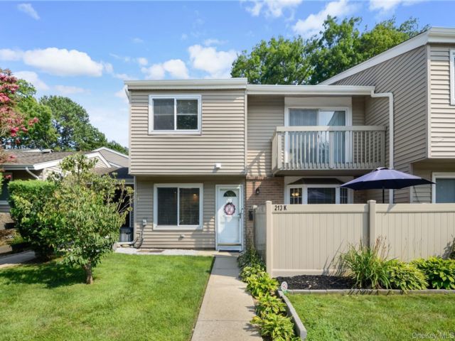  2 BR,  2.00 BTH &nbsp;Condo style home in Holbrook