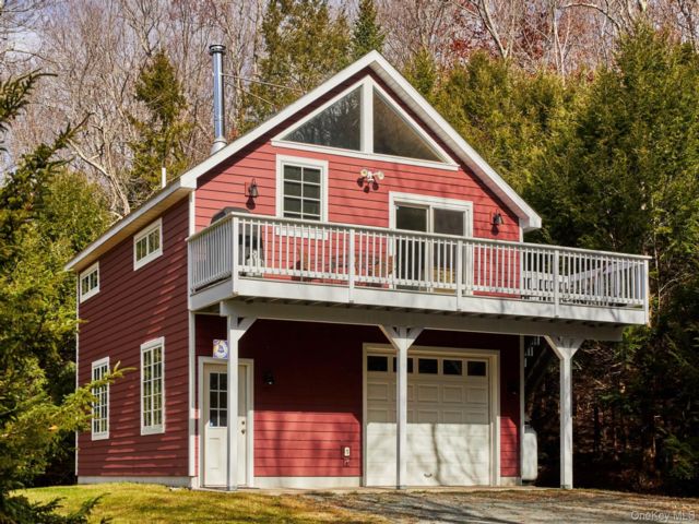  1 BR,  1.00 BTH &nbsp;Modern style home in Hunter