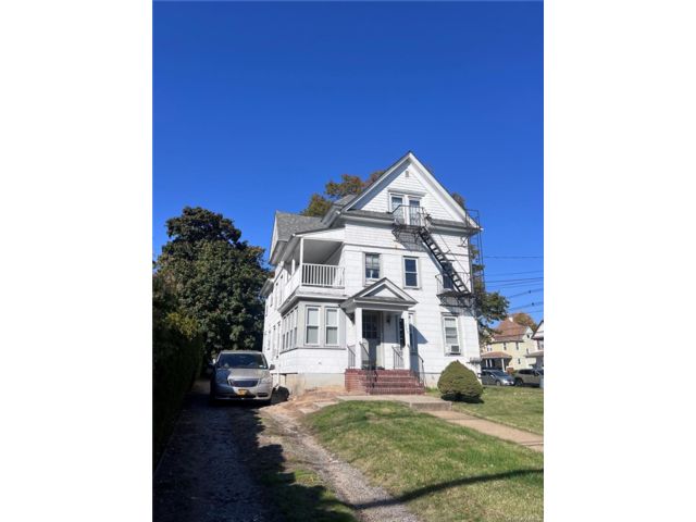  7 BR,  3.00 BTH &nbsp;House style home in Freeport