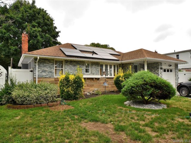  3 BR,  2.00 BTH &nbsp;Ranch style home in Baldwin