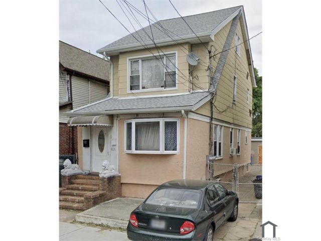  3 BR,  1.00 BTH &nbsp;A-frame style home in Woodhaven