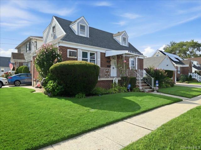  3 BR,  2.00 BTH &nbsp;Cape cod style home in Elmont