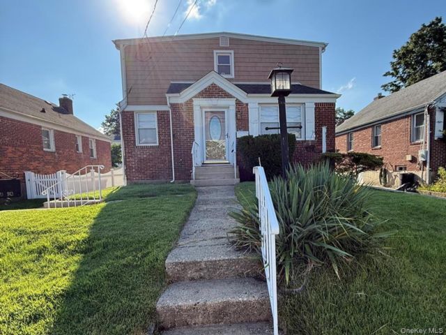  5 BR,  2.00 BTH &nbsp;Exp cape style home in Garden City South