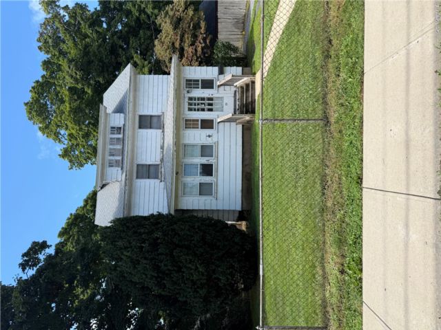  4 BR,  2.00 BTH &nbsp;Colonial style home in Greenlawn