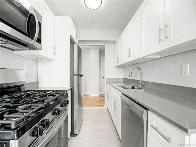  2 BR,  2.00 BTH &nbsp;High rise style home in Yonkers