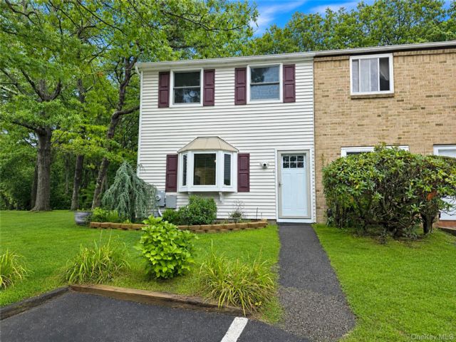  3 BR,  2.00 BTH &nbsp;Condo style home in Calverton