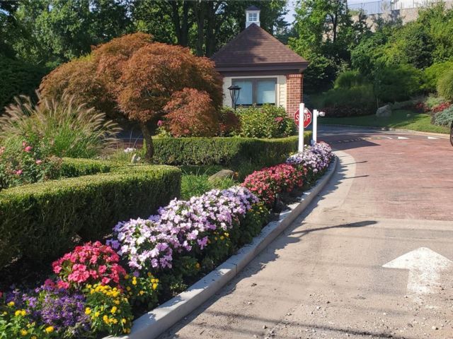  4 BR,  4.00 BTH &nbsp;Condo style home in Manhasset