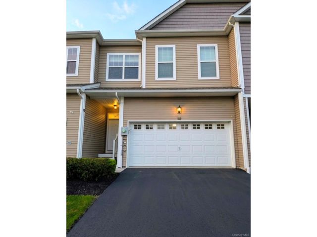  3 BR,  4.00 BTH &nbsp;House style home in Middletown