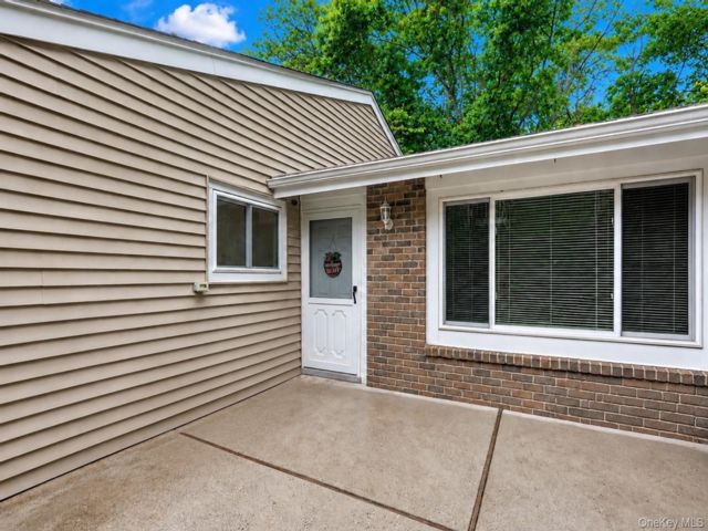  2 BR,  1.00 BTH &nbsp;Garden style home in Holbrook