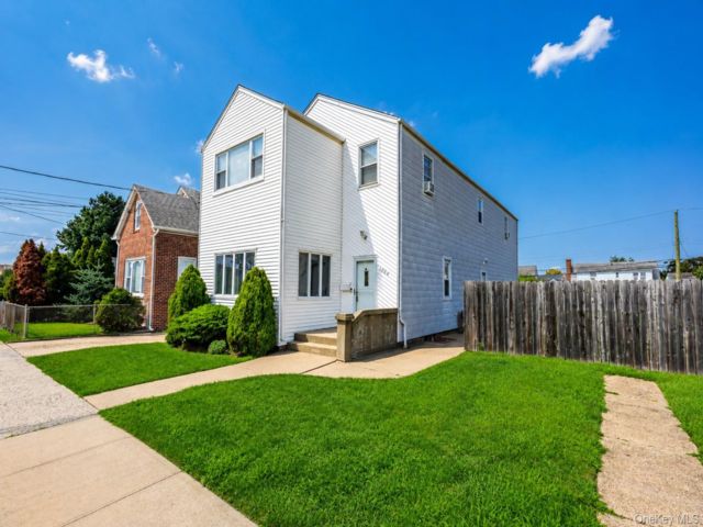  7 BR,  3.00 BTH &nbsp;House style home in Franklin Square