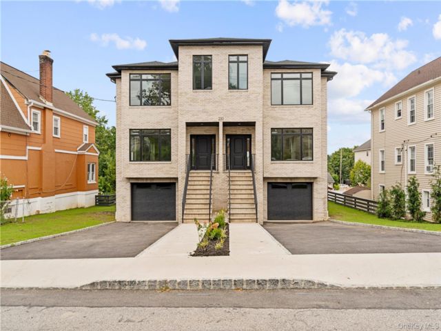  8 BR,  8.00 BTH &nbsp;Colonial style home in Yonkers