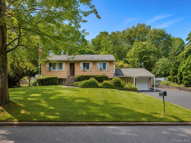  5 BR,  2.00 BTH &nbsp;Hi ranch style home in Port Jefferson Station