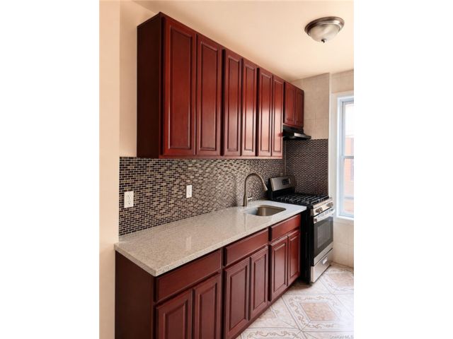  4 BR,  1.00 BTH &nbsp;House style home in Soundview