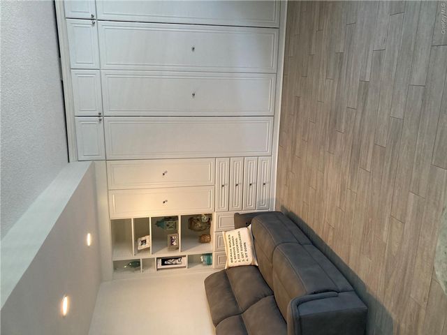 [PHOTO]