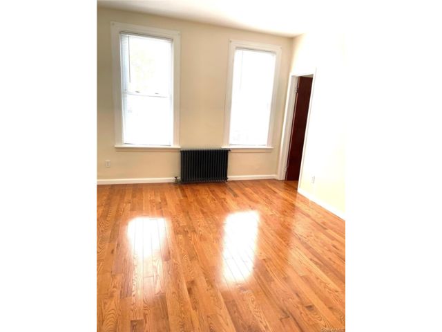  3 BR,  1.00 BTH &nbsp;Colonial style home in Ozone Park