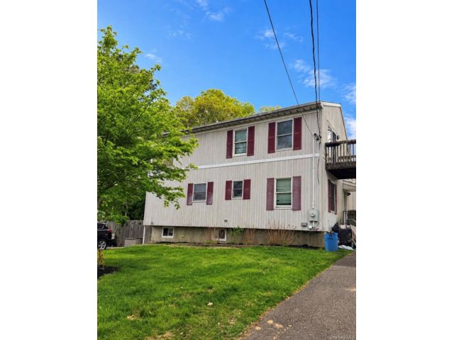  2 BR,  2.00 BTH &nbsp;Contemporary style home in Ridge
