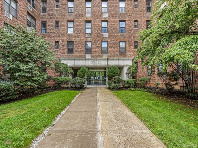  2 BR,  1.00 BTH &nbsp;Other style home in Bayside