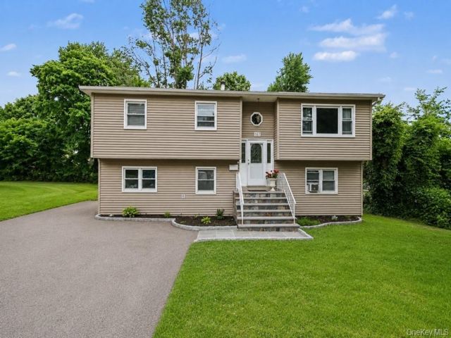  4 BR,  2.00 BTH &nbsp;Raised ranch style home in Buchanan