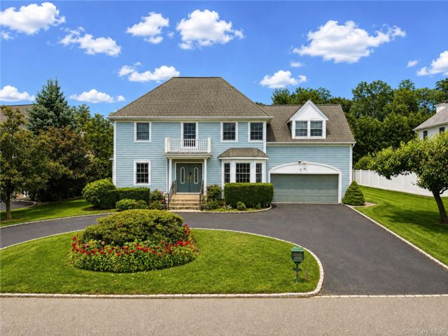  4 BR,  4.00 BTH &nbsp;Contemporary style home in Roslyn