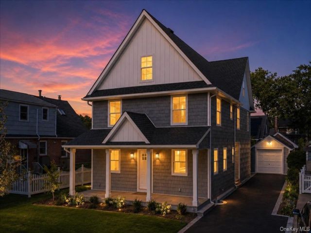  4 BR,  3.00 BTH &nbsp;Colonial style home in Floral Park