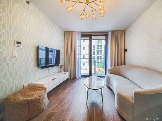  1 BR,  1.00 BTH &nbsp;High rise style home in Flushing