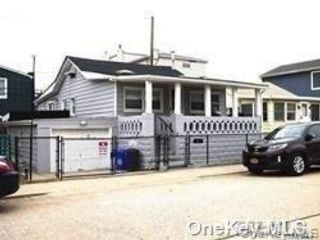  2 BR,  2.00 BTH &nbsp;Bungalow style home in Long Beach