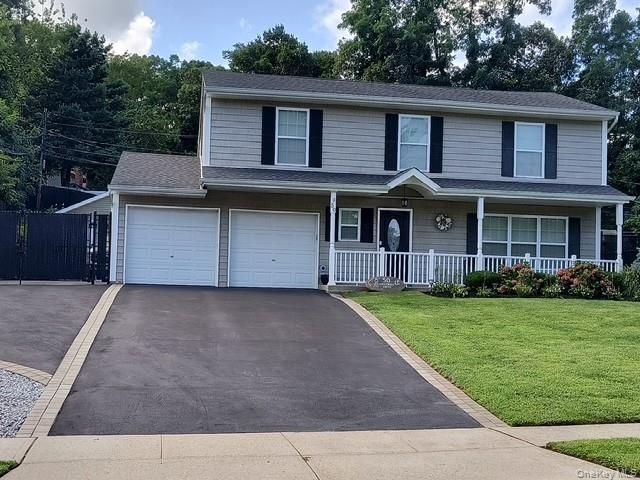 4 BR,  3.00 BTH &nbsp;Colonial style home in Kings Park