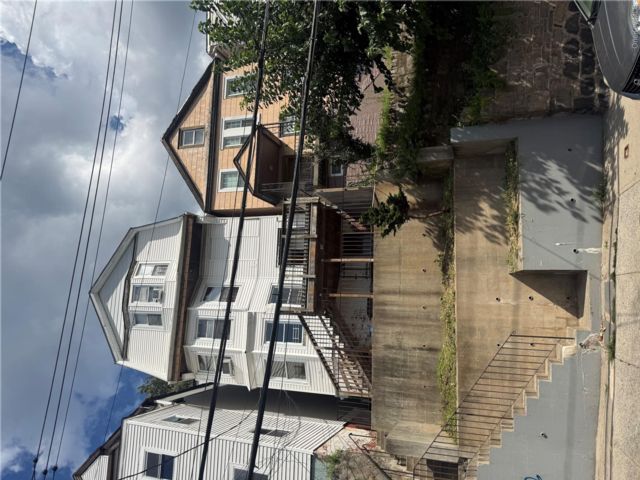  9 BR,  3.00 BTH &nbsp;House style home in Yonkers