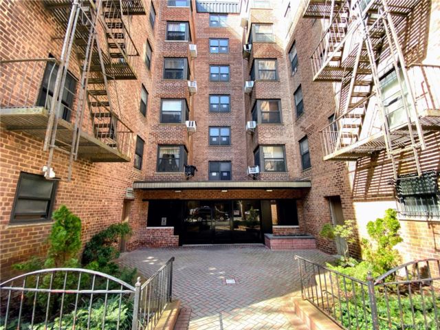  1 BR,  1.00 BTH &nbsp;Other style home in East Elmhurst