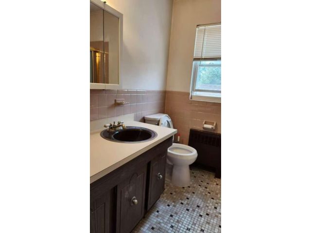  4 BR,  2.00 BTH &nbsp;Colonial style home in Whitestone