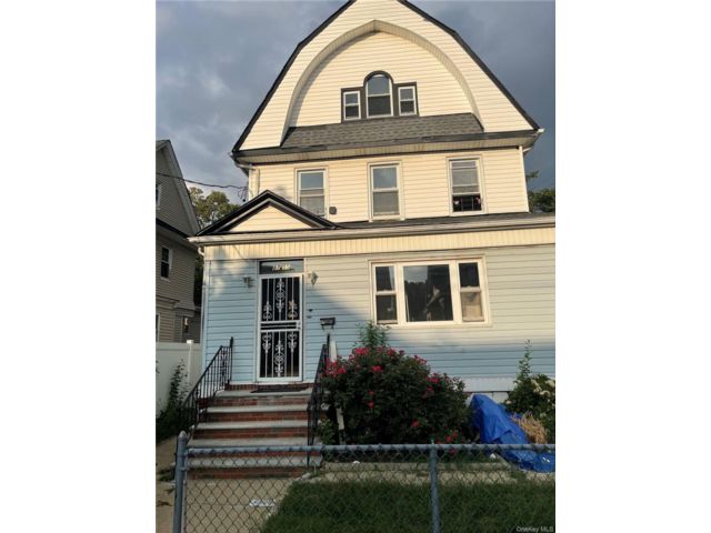  3 BR,  2.00 BTH &nbsp;Colonial style home in Richmond Hill
