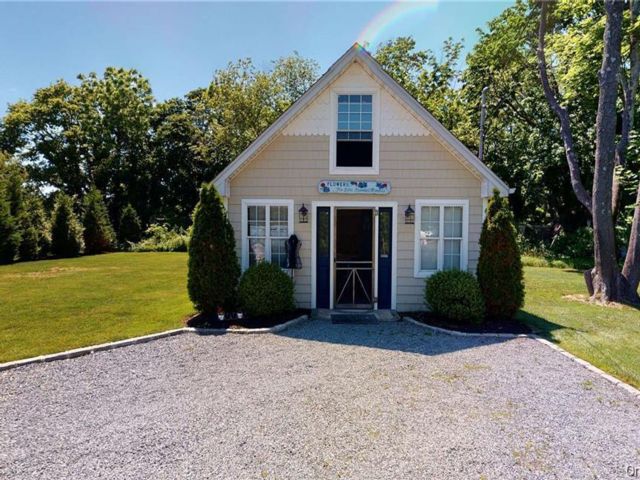 Studio,  0.00 BTH &nbsp;House style home in Center Moriches