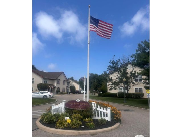  2 BR,  1.00 BTH &nbsp;Full floor apar style home in East Islip