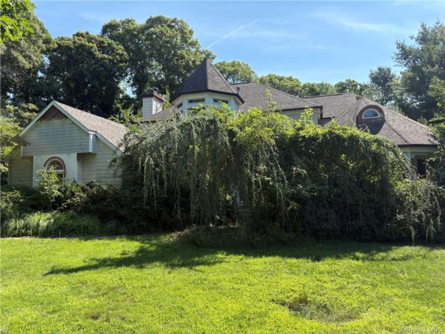  4 BR,  4.00 BTH &nbsp;Victorian style home in Wading River