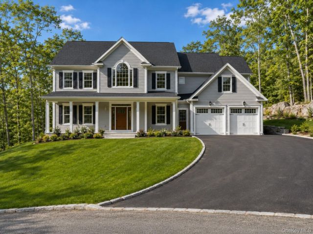  3 BR,  3.00 BTH &nbsp;Colonial style home in Cortlandt Manor
