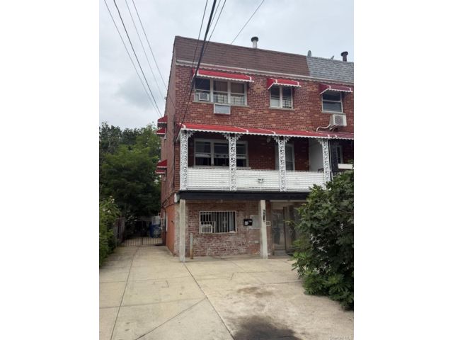  9 BR,  2.00 BTH &nbsp;House style home in Cornell