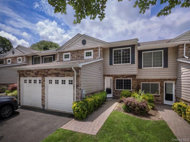  3 BR,  2.00 BTH &nbsp;Other style home in Coram