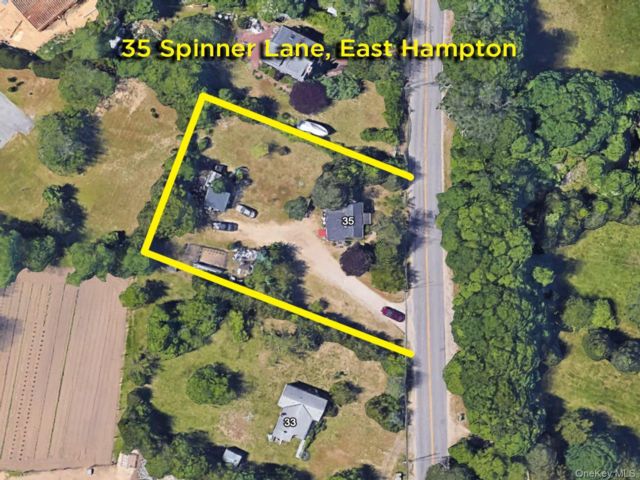  2 BR,  1.00 BTH &nbsp;Saltbox style home in East Hampton