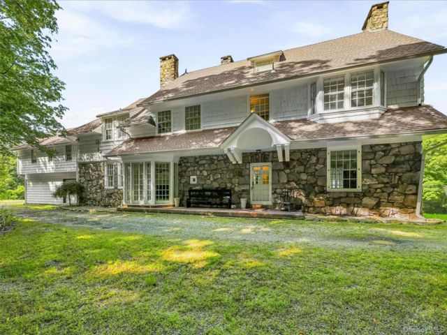 11 BR,  5.00 BTH &nbsp;Cottage style home in Cornwall On Hudson