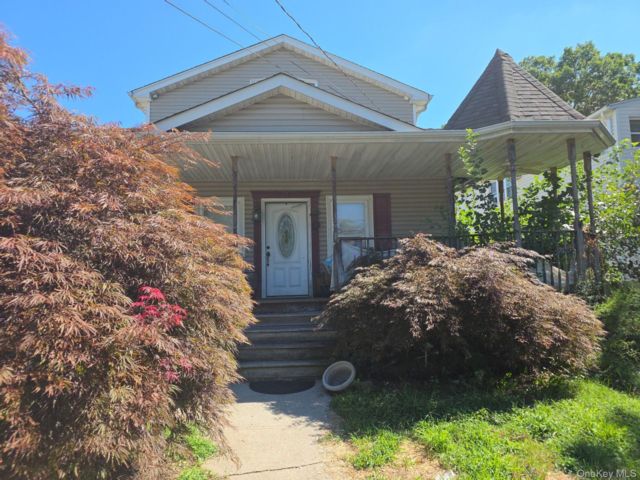 [Lindenhurst Real Estate, listing number 7328948]