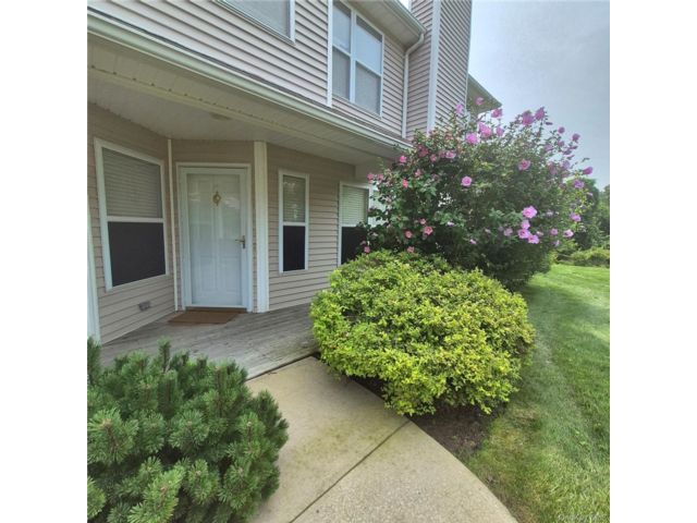 [Riverhead Real Estate, listing number 7328999]
