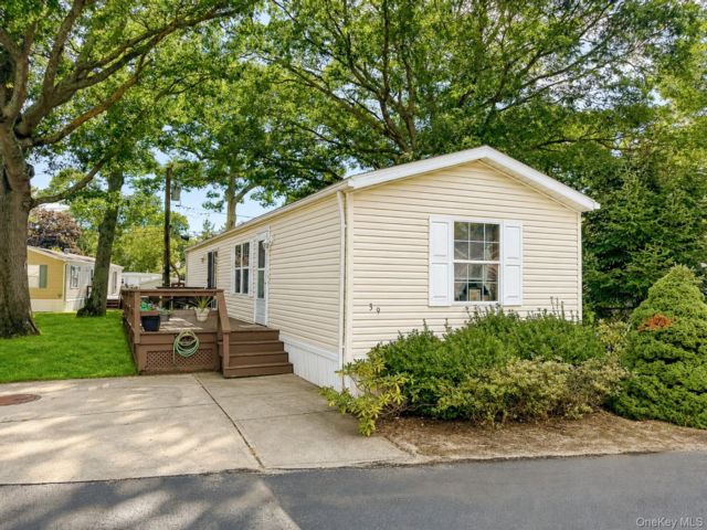  2 BR,  2.00 BTH &nbsp;Other style home in Riverhead