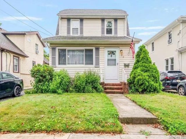  3 BR,  2.00 BTH &nbsp;Exp cape style home in Floral Park