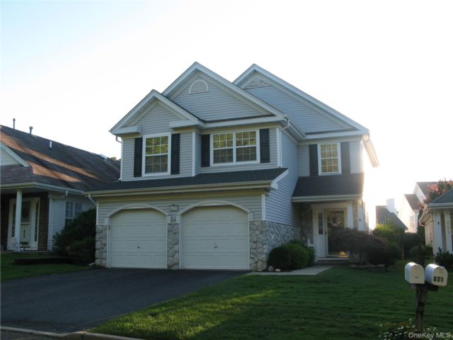  4 BR,  3.00 BTH &nbsp;Colonial style home in Middle Island