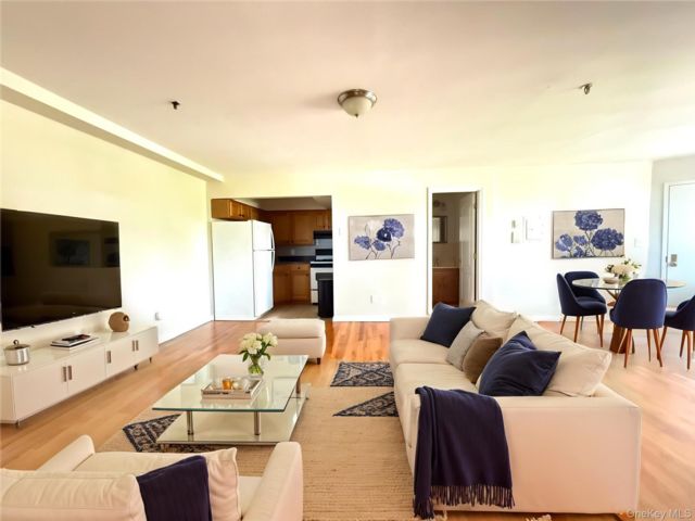  1 BR,  1.00 BTH &nbsp;Other style home in Middle Village