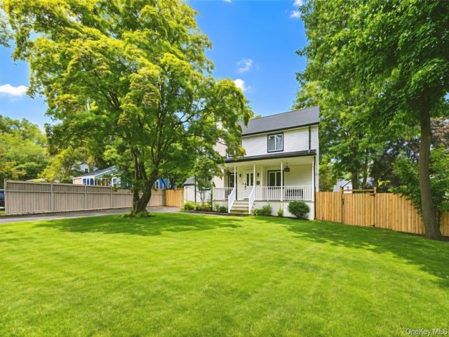  8 BR,  5.00 BTH &nbsp;Colonial style home in Nanuet