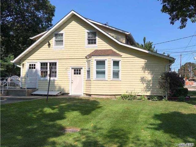  1 BR,  1.00 BTH &nbsp;Cape cod style home in Saint James